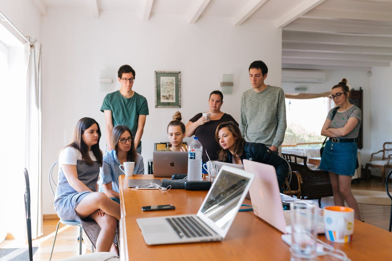 What Your Office Admins Want You to Know About Their Job