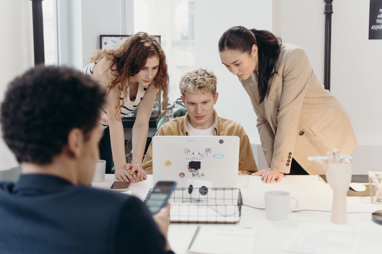 Designing a Workplace Technology Rollout Plan's Guide