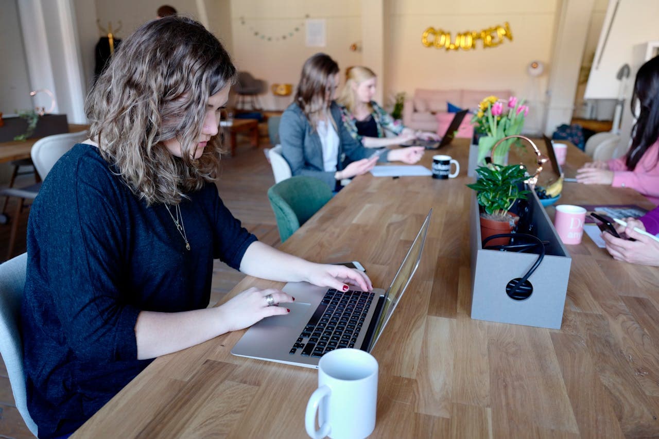 Maximize Workspace Efficiency: A Guide to Desk Booking