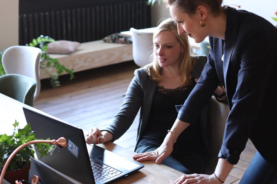Desk Sharing Etiquette: 7 Best Practices for a Productive