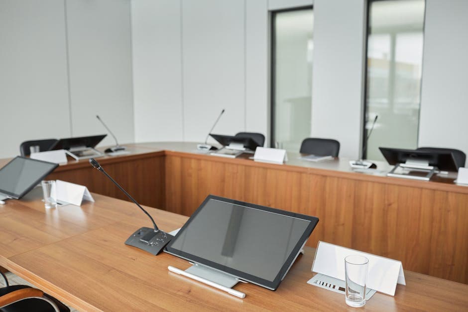 6 Key Advantages of Meeting Room Displays for Modern