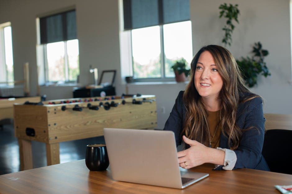 Mastering Hybrid Meetings: Technology and Strategies for Success