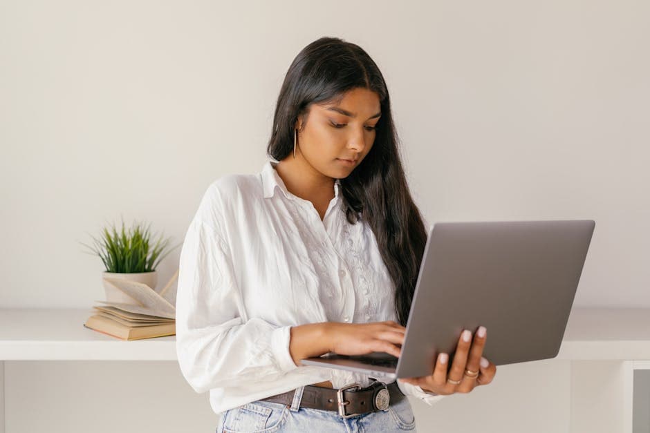 Best Desk Booking Software 2025: 9 Features to Compare